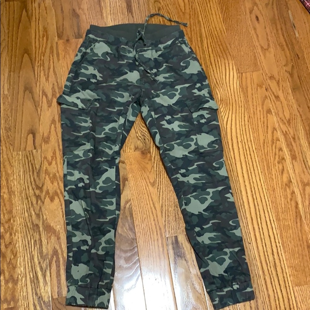 Women’s size medium camo cargo pants